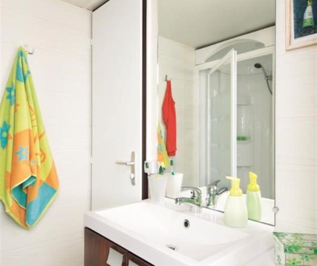 bathroom - Cottage Duo - 2/4 people with terrace in Pornichet campsite with indoor heated pool