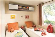 bedroom with 2 single beds - Camping Pornichet 44 - Mobil-home rental - Pacific Cottage - 4/5 people - camping les forges 3 * with heated pool - CAMPING LES FORGES ***