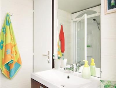 bathroom - Cottage Duo - 2/4 people with terrace in Pornichet campsite with indoor heated pool